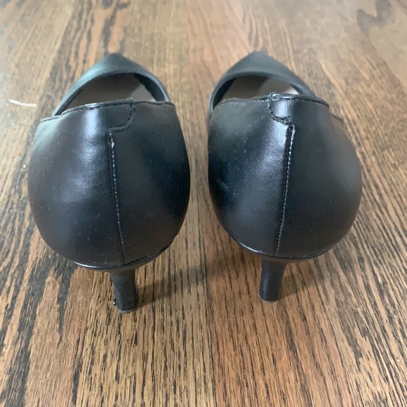 Nine West 7.5 black pointed toe low heel - Picture 3 of 4